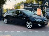 Opel Astra J Limousine EDITION 1.6*Xenon*Temp*Klima* - Opel Astra aus 2010: J