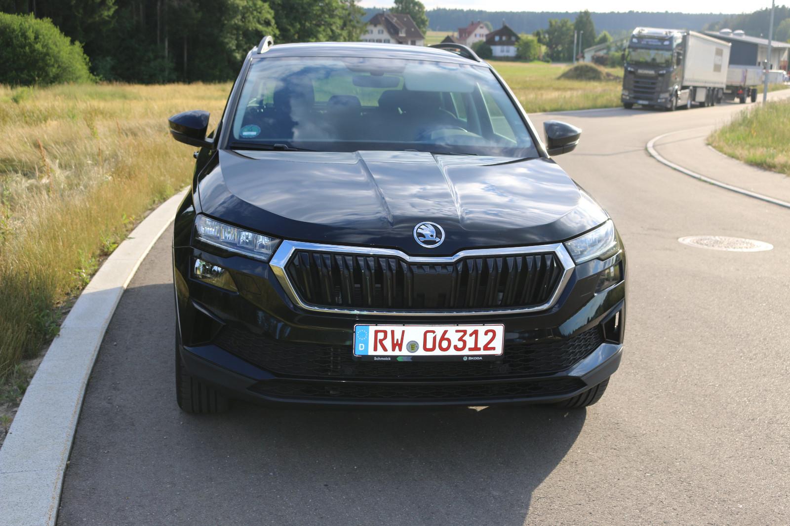 Skoda Karoq Ambition, Navi, AHK schwenkb.