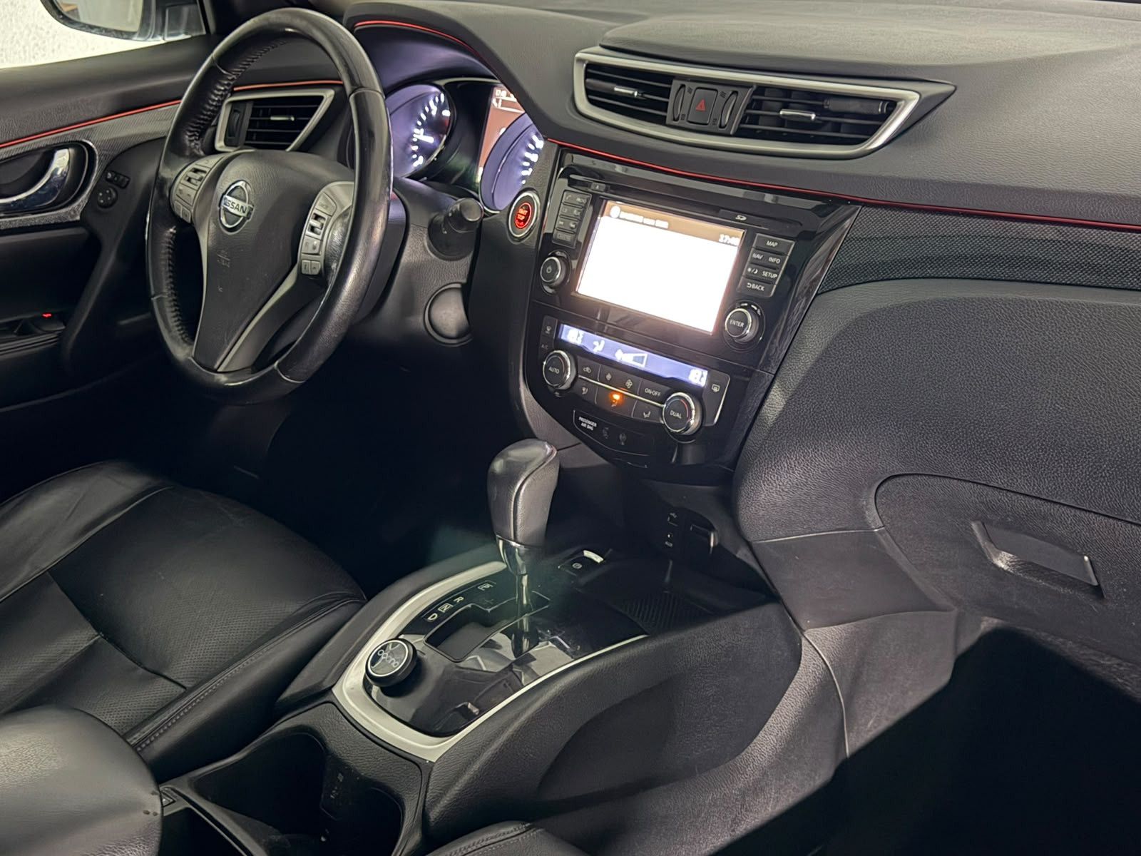 Fahrzeugabbildung Nissan X-Trail dCi Aut./AHK/PANO/LEDER/360*/SCHECKHEFT