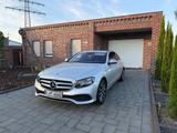Mercedes-Benz E 400 4Matic 1.Hand*Luftfederung*VOLL*9G*TÜV*28 - Mercedes-Benz E 400 in Mönchengladbach