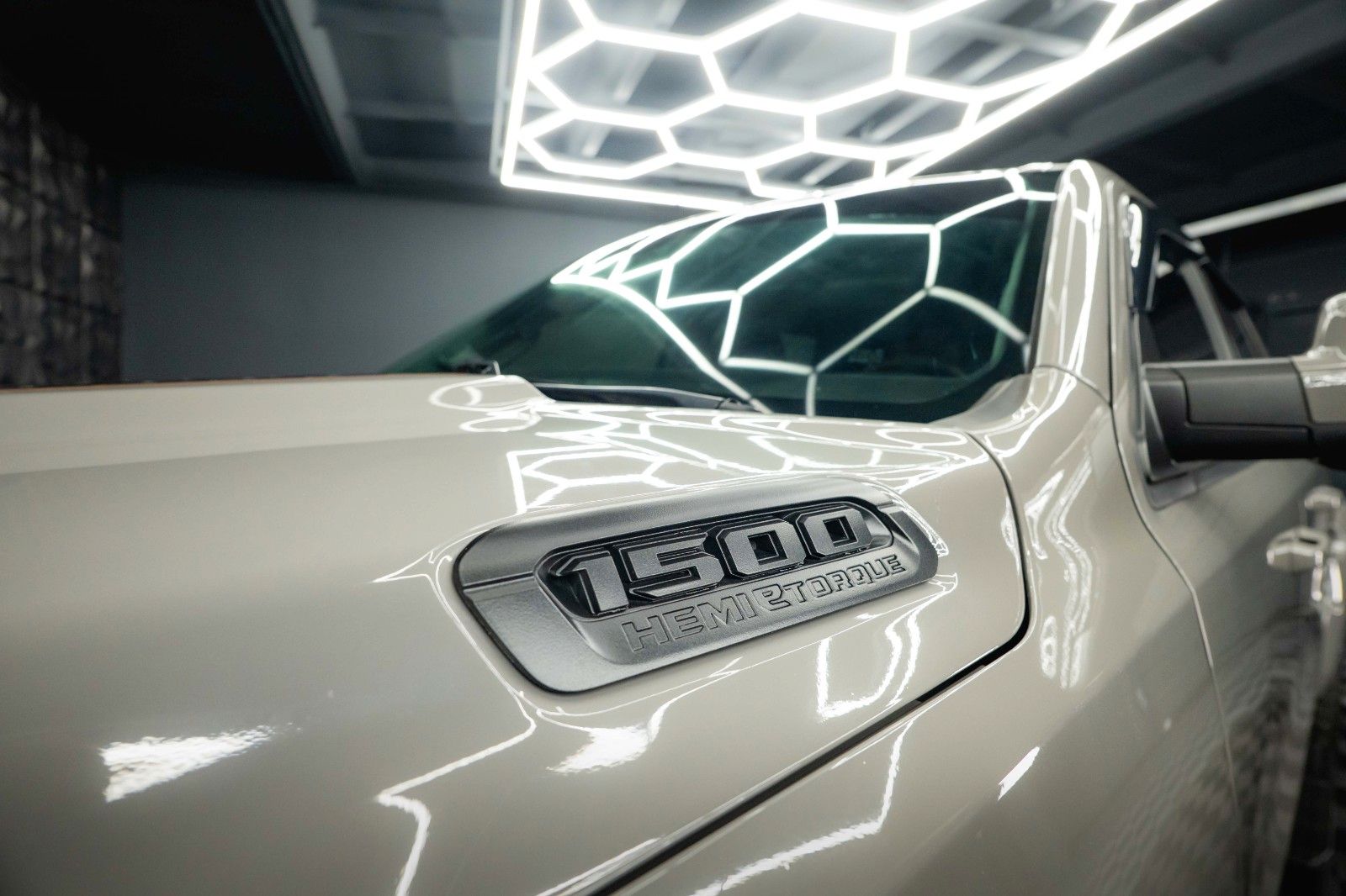 Fahrzeugabbildung Dodge RAM 5.7 V8 HEMI 4x4 OFFROAD Night PUNISHER 19%