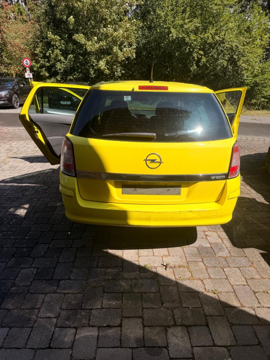 Opel Astra 2011 — двигун 1.686 cm³, 110 HP (81kW)