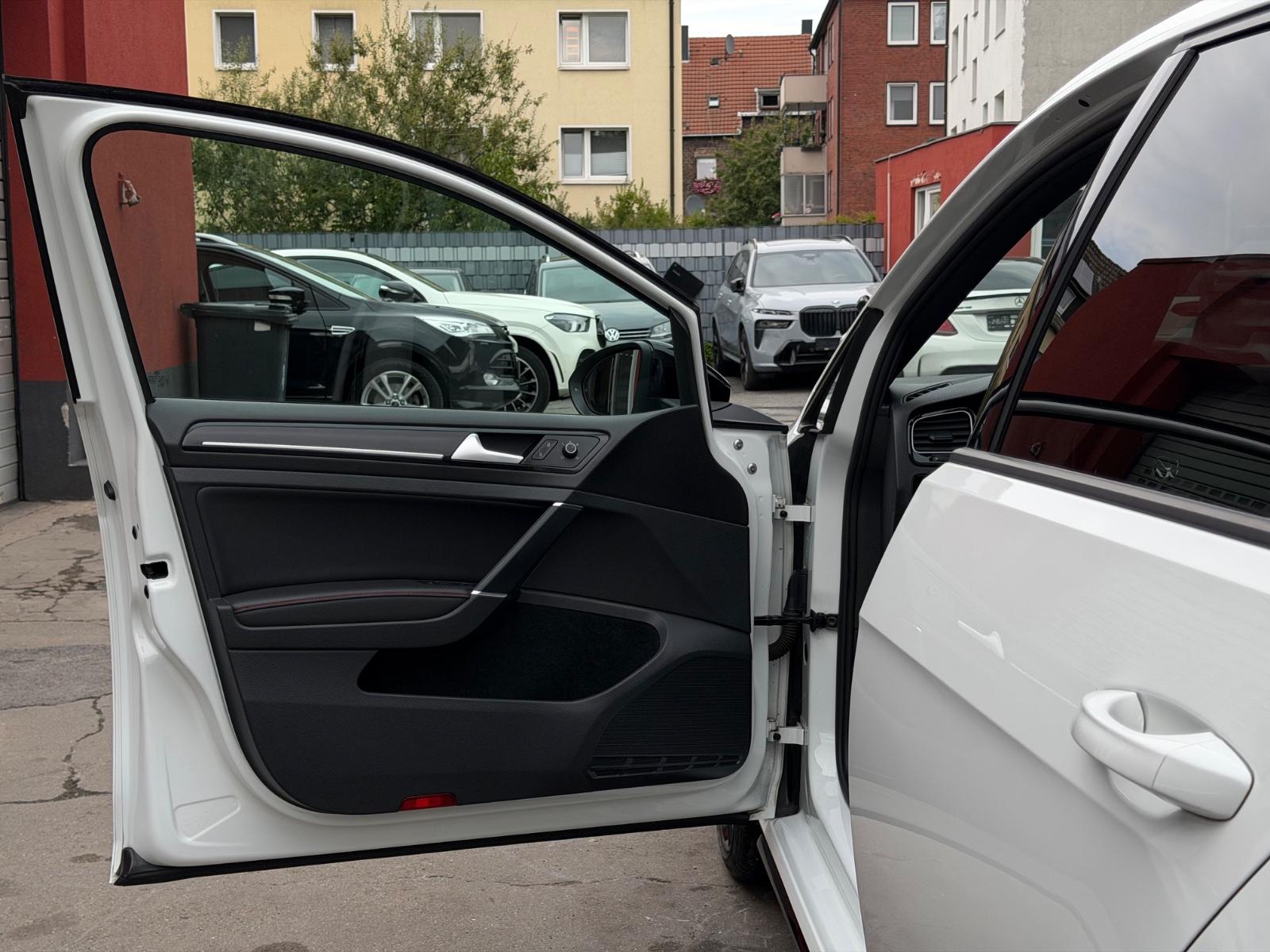 Volkswagen Golf VII Lim. GTI Clubsport*DYNAUDIO*PANO*LEDER*