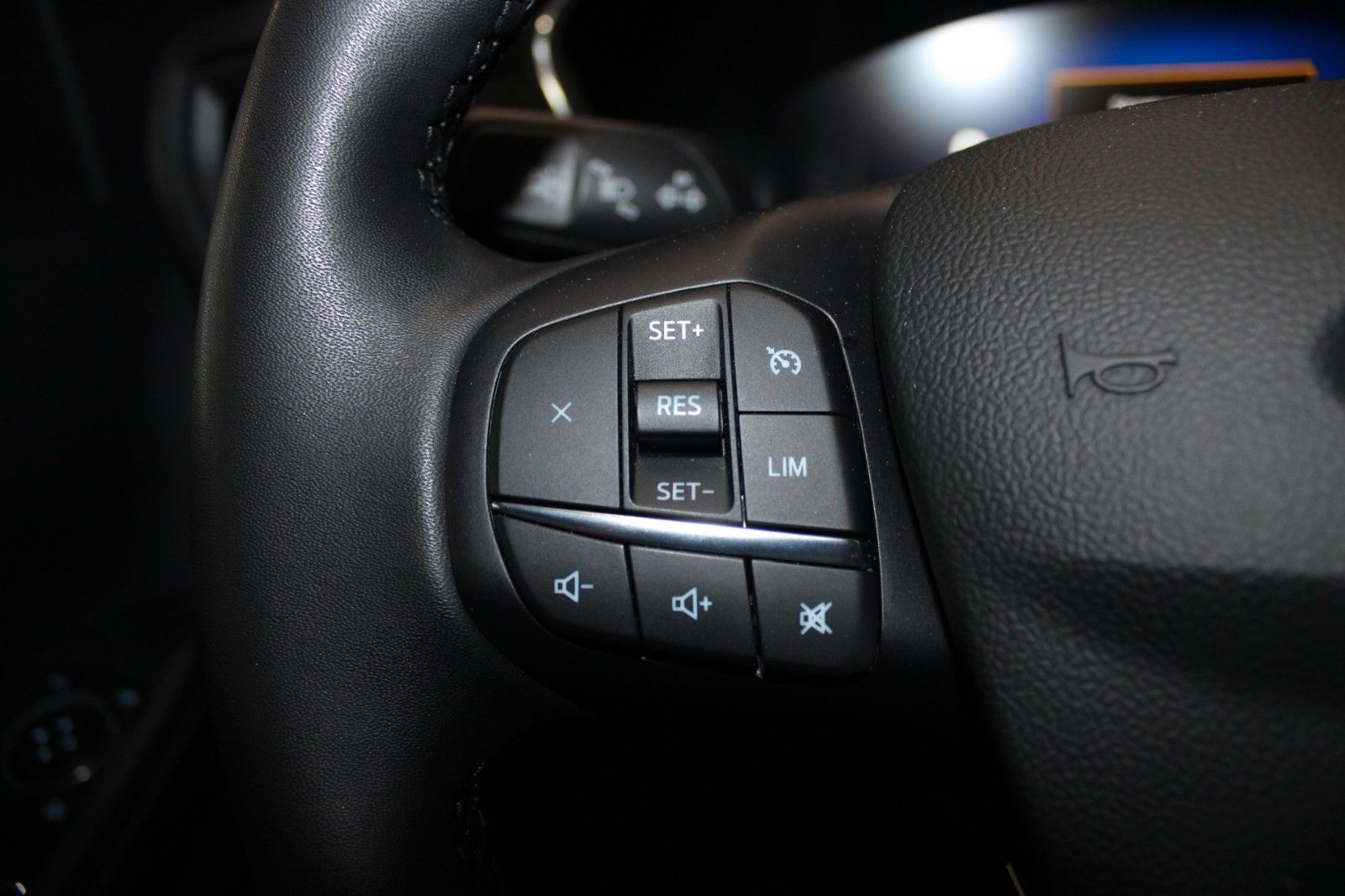 Fahrzeugabbildung Ford Kuga PHEV Aut. Titanium LED NAVI WinterPaket