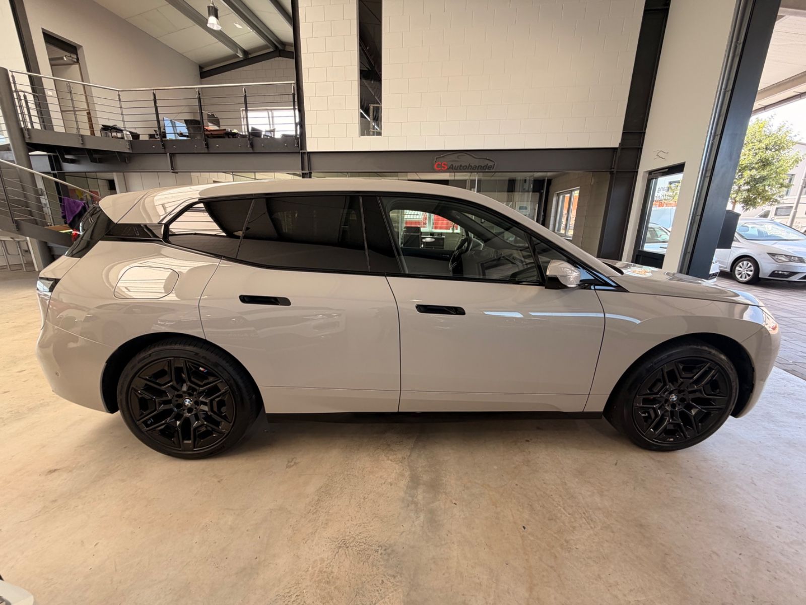 BMW iX xDrive45 MSportPro 22Z AHK MMultisitze foto 3