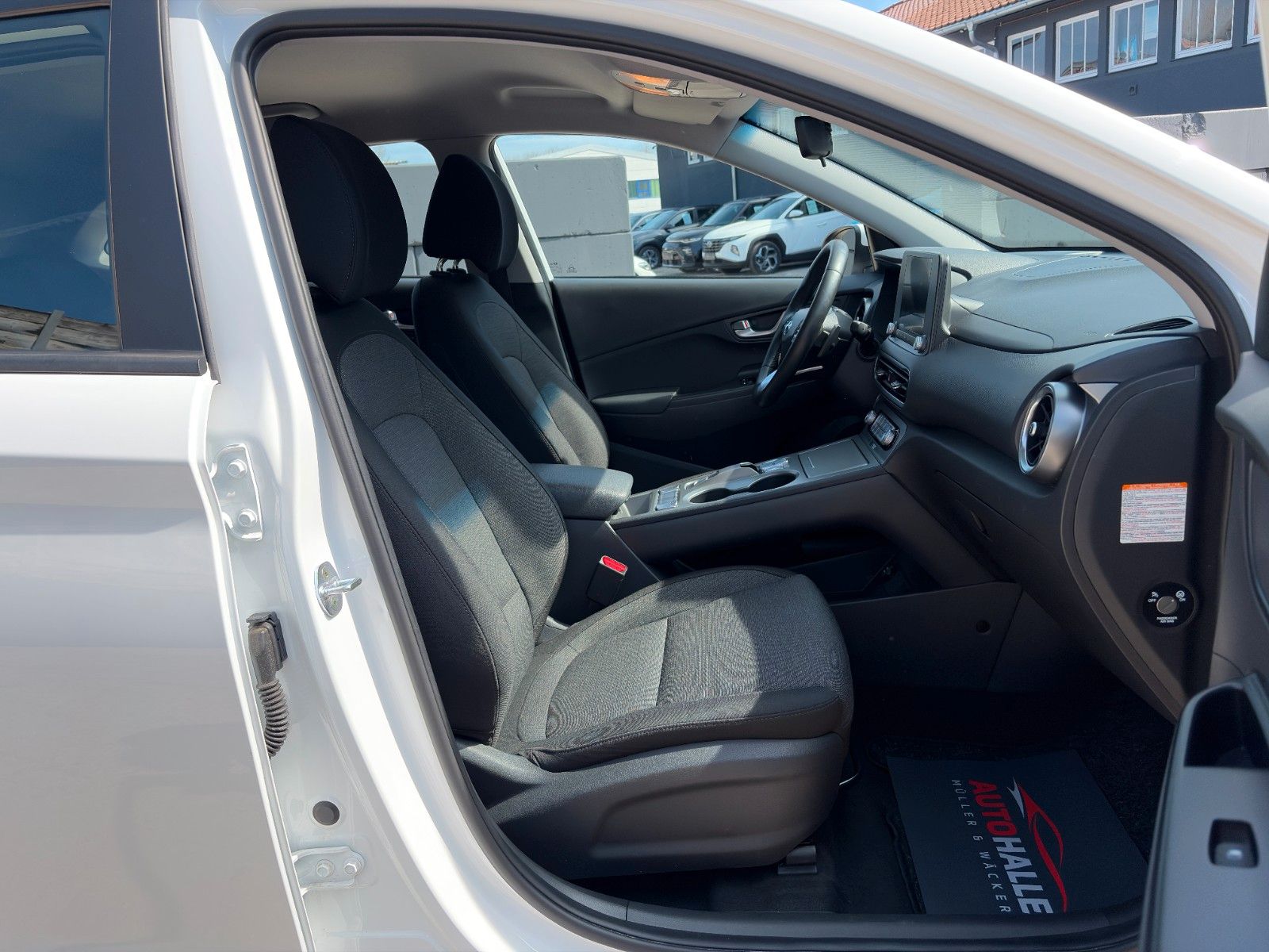 Fahrzeugabbildung Hyundai KONA E Select SHZ LHZ ACC Navi CarPlay PDC LKA