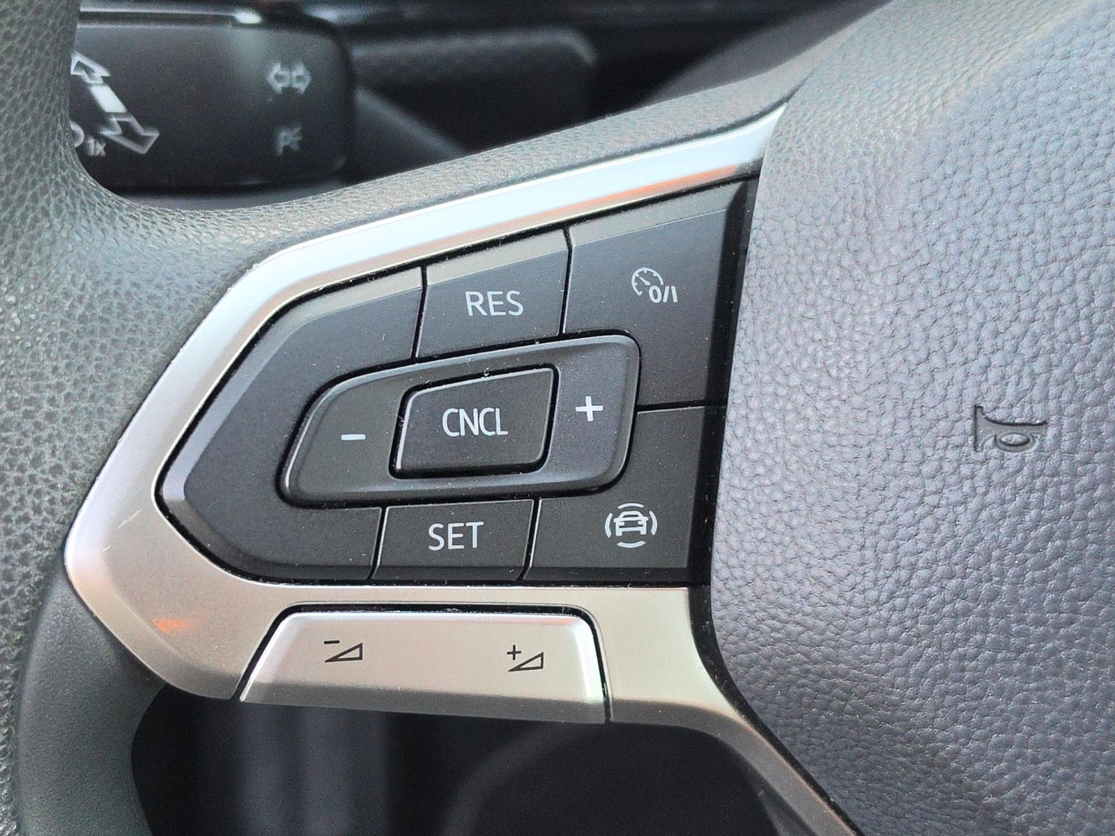 Fahrzeugabbildung Volkswagen T-Cross Life AUS 1.HAND AUTOMATIK NAVI PDC