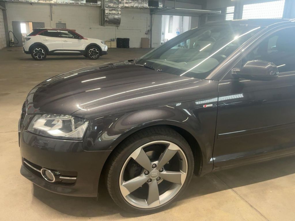 1.4 TFSI S-line Bi-Xenon AHK Tempomat 1.Hand