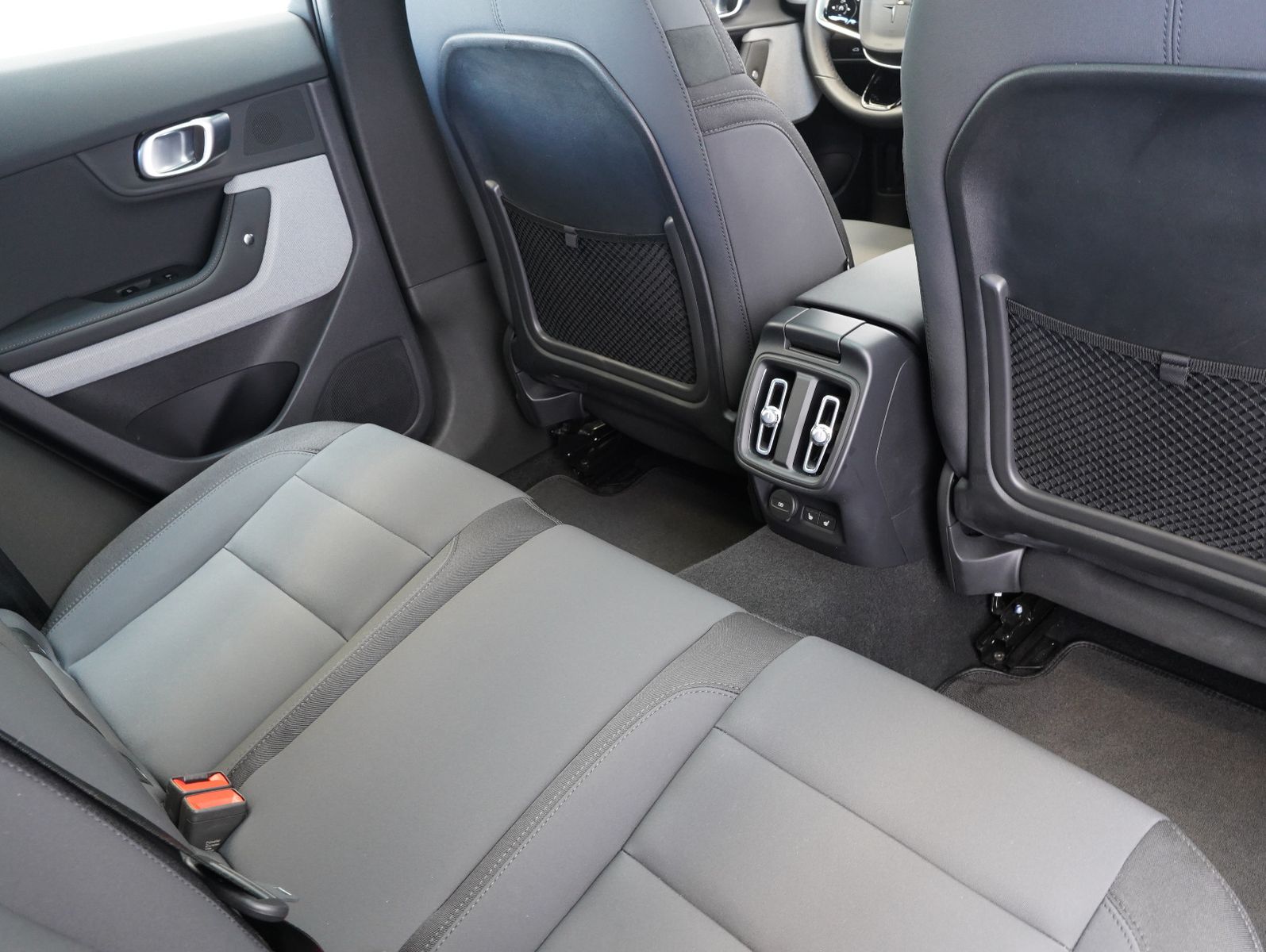 Fahrzeugabbildung Polestar 2 Standard Range Single PLUS-PAKET/PANO/AHK