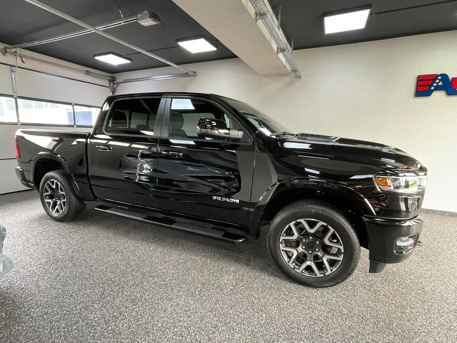 Fahrzeugabbildung Dodge 2025 LARAMIE SPORT 3.0L HURRICANE-BAK REV.-VFW