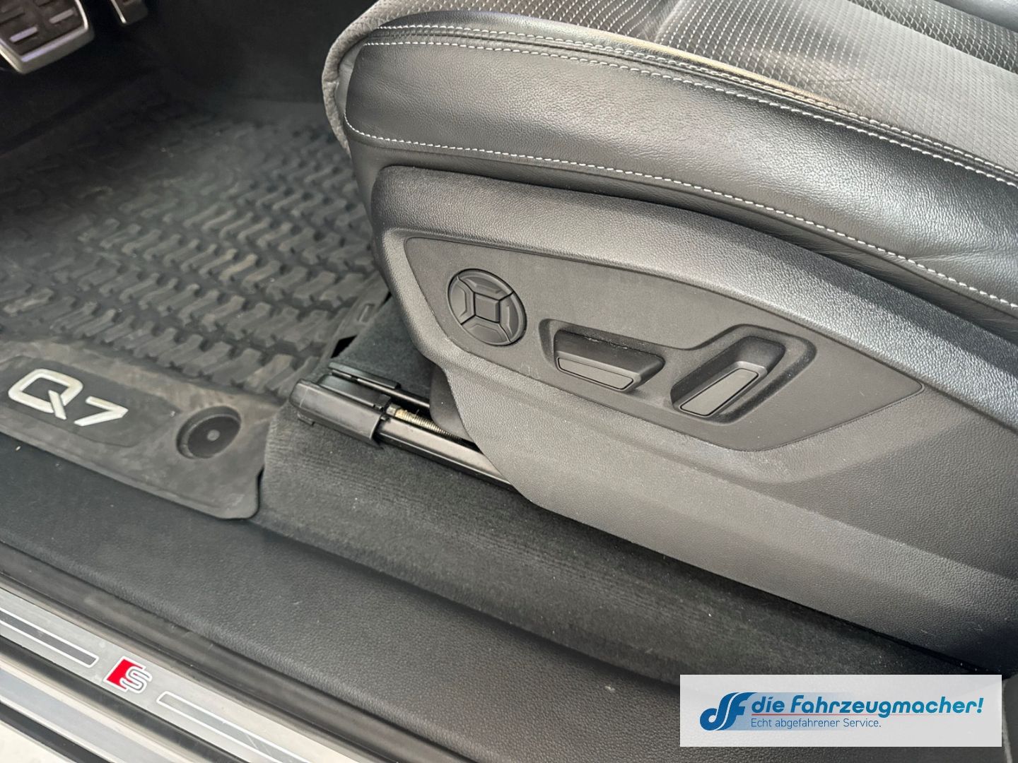 Fahrzeugabbildung Audi Q7 45 TDI quattro S-line Sportpaket LuftfeNiveau