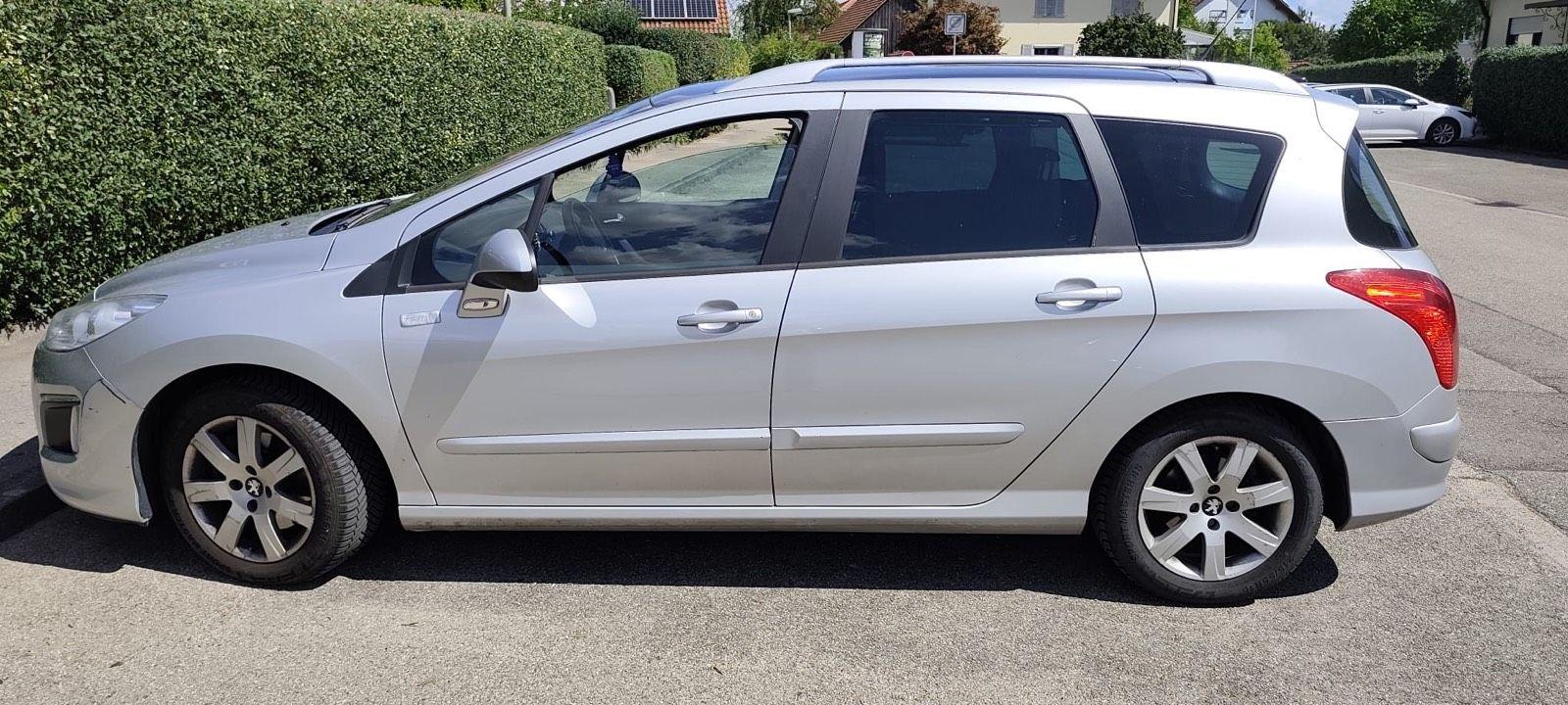 Peugeot 308 2012 — rear view