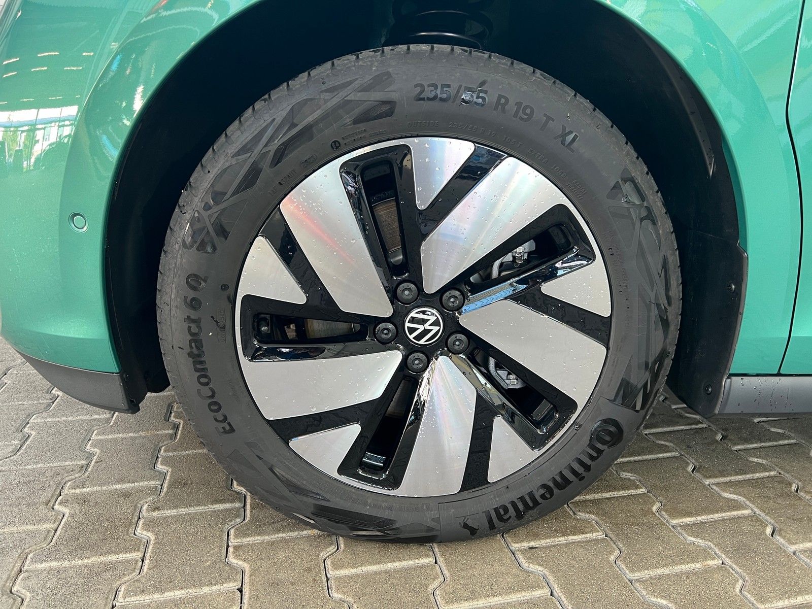 Fahrzeugabbildung Volkswagen ID.Buzz Pro 150 KW +AHK + Kamera + Navi + Design - mit KI generiert/bearbeitet