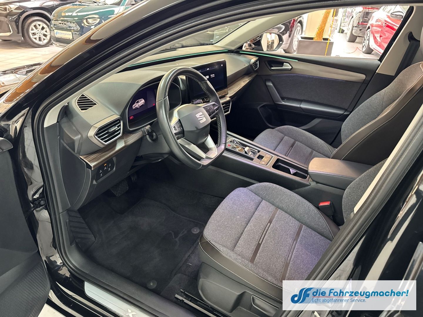 Fahrzeugabbildung SEAT Leon Sportstourer Xcellence e-HYBRID Navi Digita