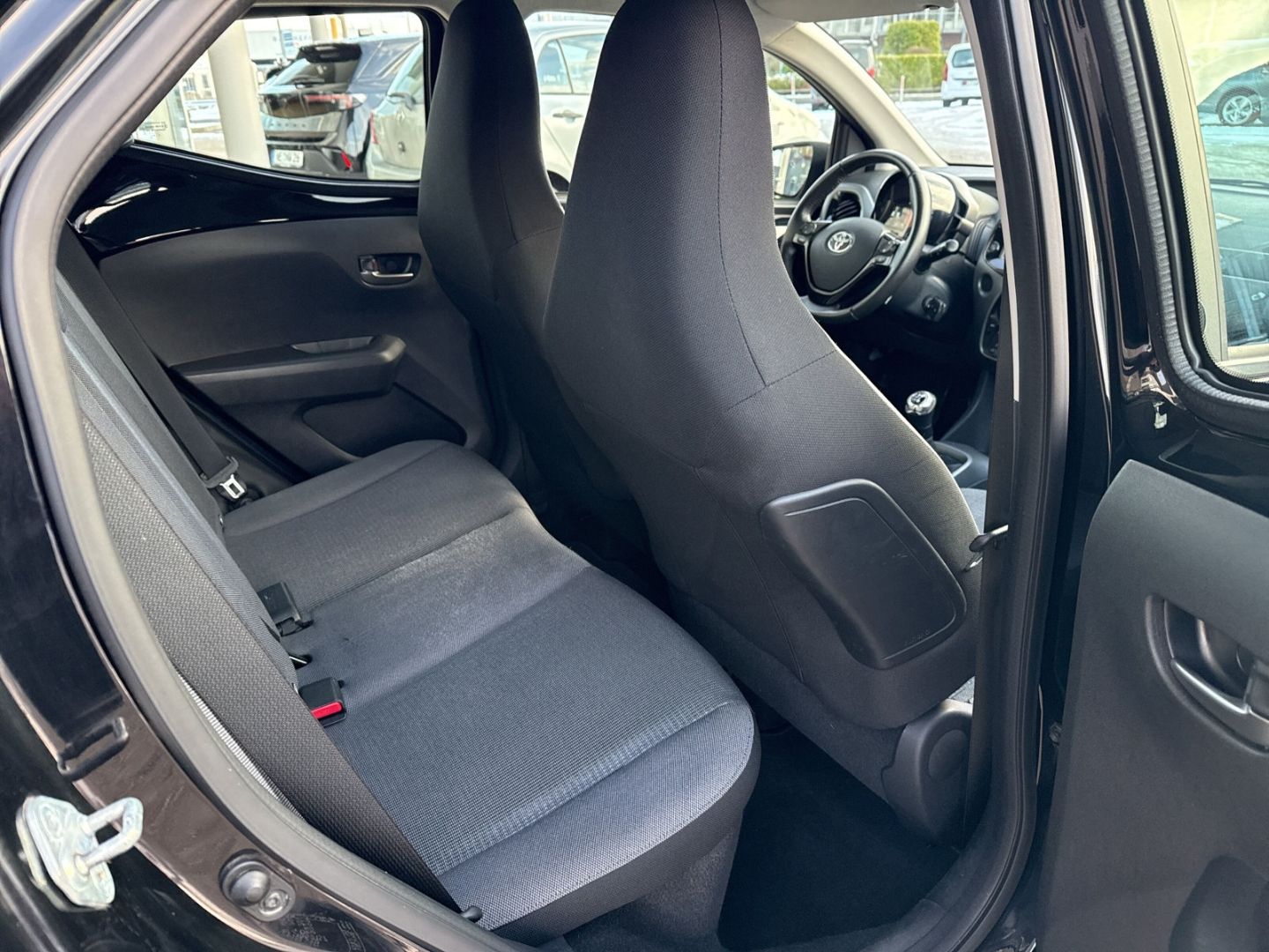 Fahrzeugabbildung Toyota Aygo X-Play Team D Apple CarPlay Android Auto Al