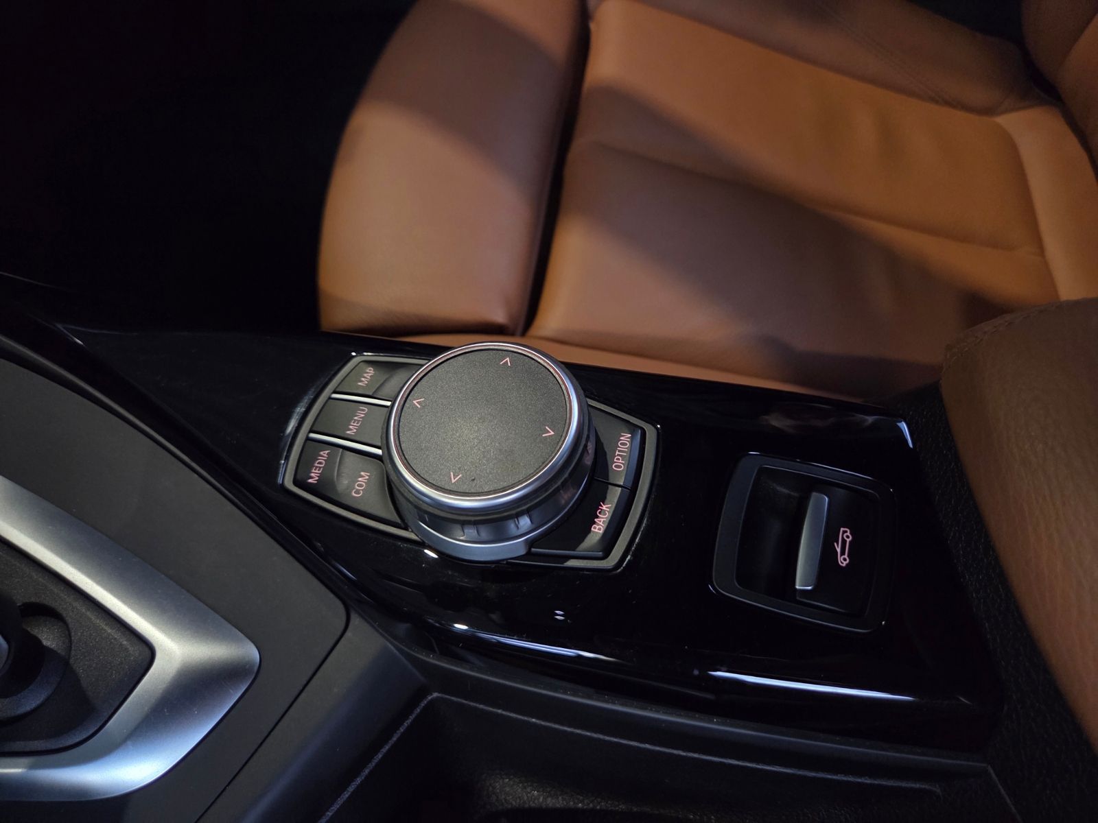 Fahrzeugabbildung BMW 220d Cabrio Sport Line H/K LED NAV SHZ PDC 17"