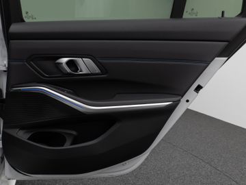 Fahrzeugabbildung BMW M340d xDr Tour HUD ACC Kamera 360° Pano HiFi