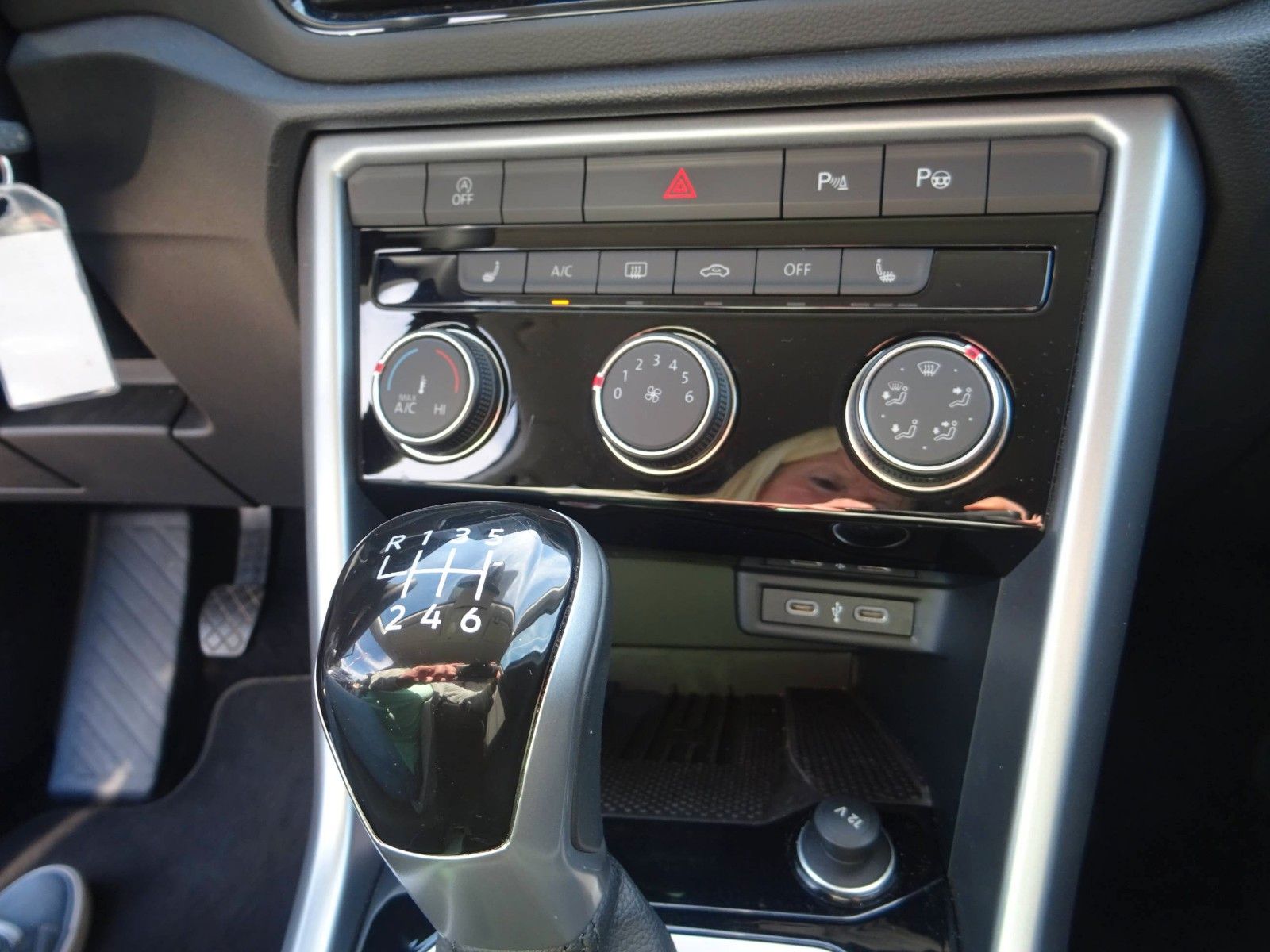 Volkswagen T-Roc 1.0 TSI Life Virt Led Navi/App PDC SHZ foto 12