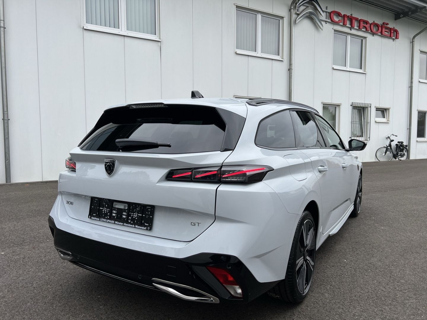 Fahrzeugabbildung Peugeot 308 1.2 SW GT PureTech 130 EAT8 Panorama Navi