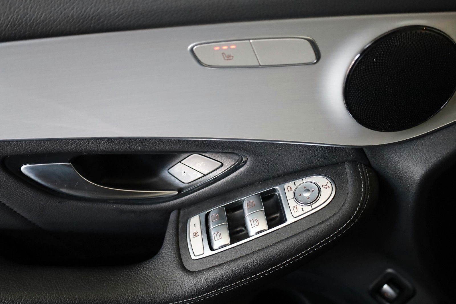 Fahrzeugabbildung Mercedes-Benz GLC 200d AMG Line TLeder,Navi,LED,Night/Park Pak