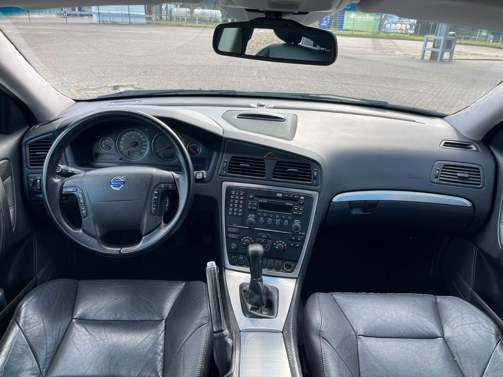 Volvo V70 2005 — photo 15