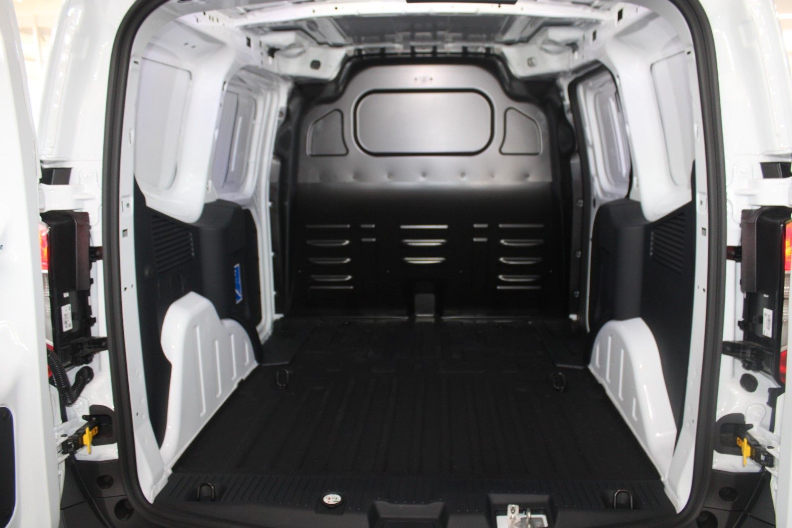 Fahrzeugabbildung Ford Transit Courier TREND Kasten KLIMA CAM WinterPak