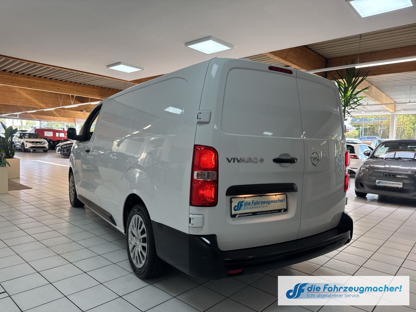 Fahrzeugabbildung Opel Vivaro Kasten -e Elegance L Navi Apple CarPlay A