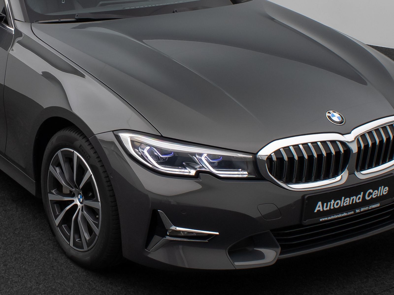 Fahrzeugabbildung BMW 330e Luxury Line Kamera Pano HUD HiFi Individual