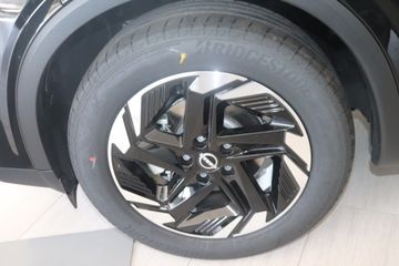 Fotografie 5 des Nissan Qashqai 1.3 DIG-T MHEV Xtronic N-Connecta (J12)