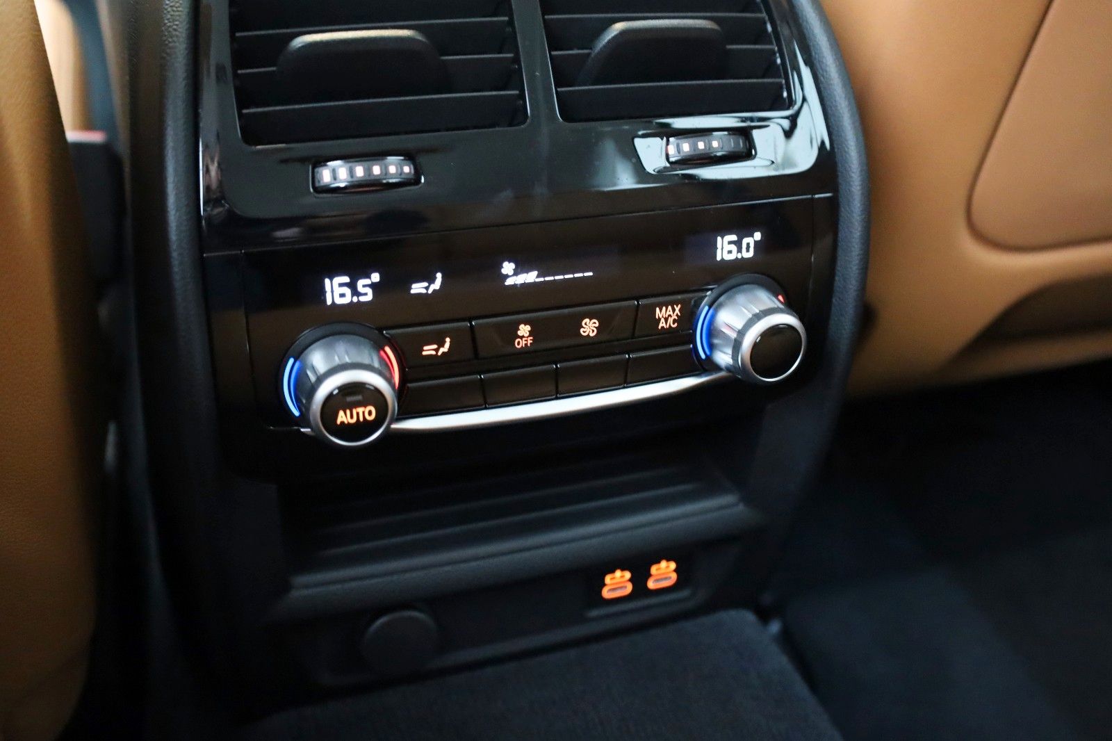 Fahrzeugabbildung BMW 520dA Touring Leder,Navi,LED,SH,PDC,el. AHK,Park