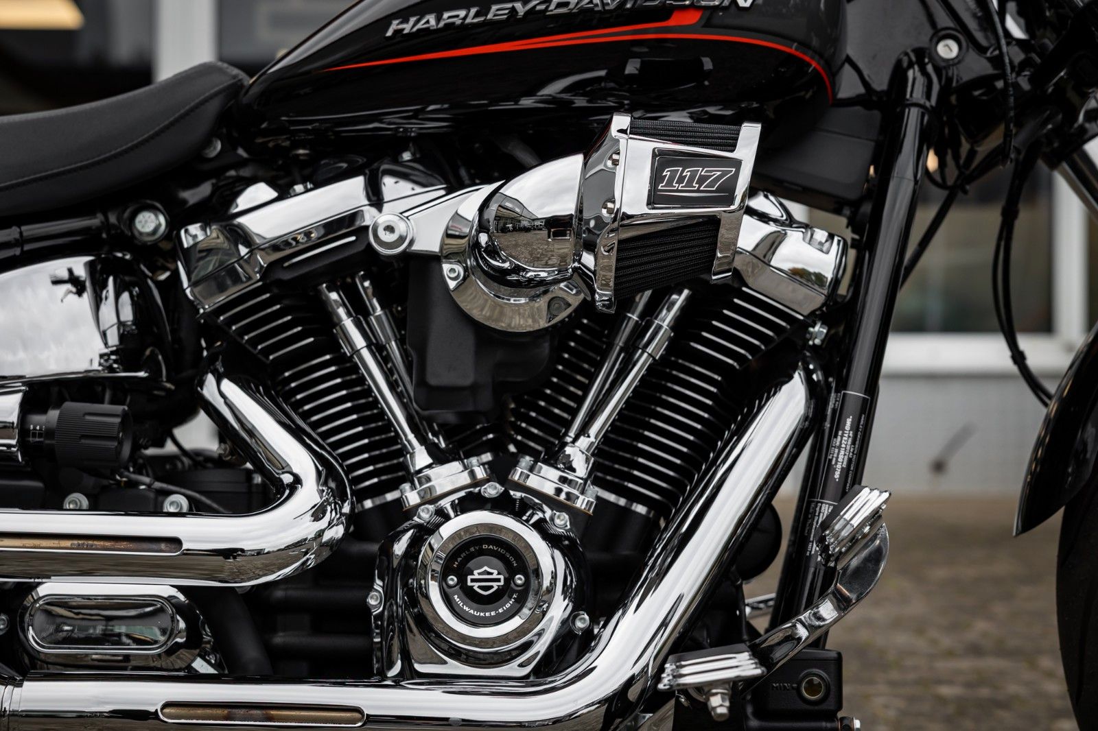 Fahrzeugabbildung Harley-Davidson FXBR Breakout 117 cui MY24 - JEKILL & HYDE