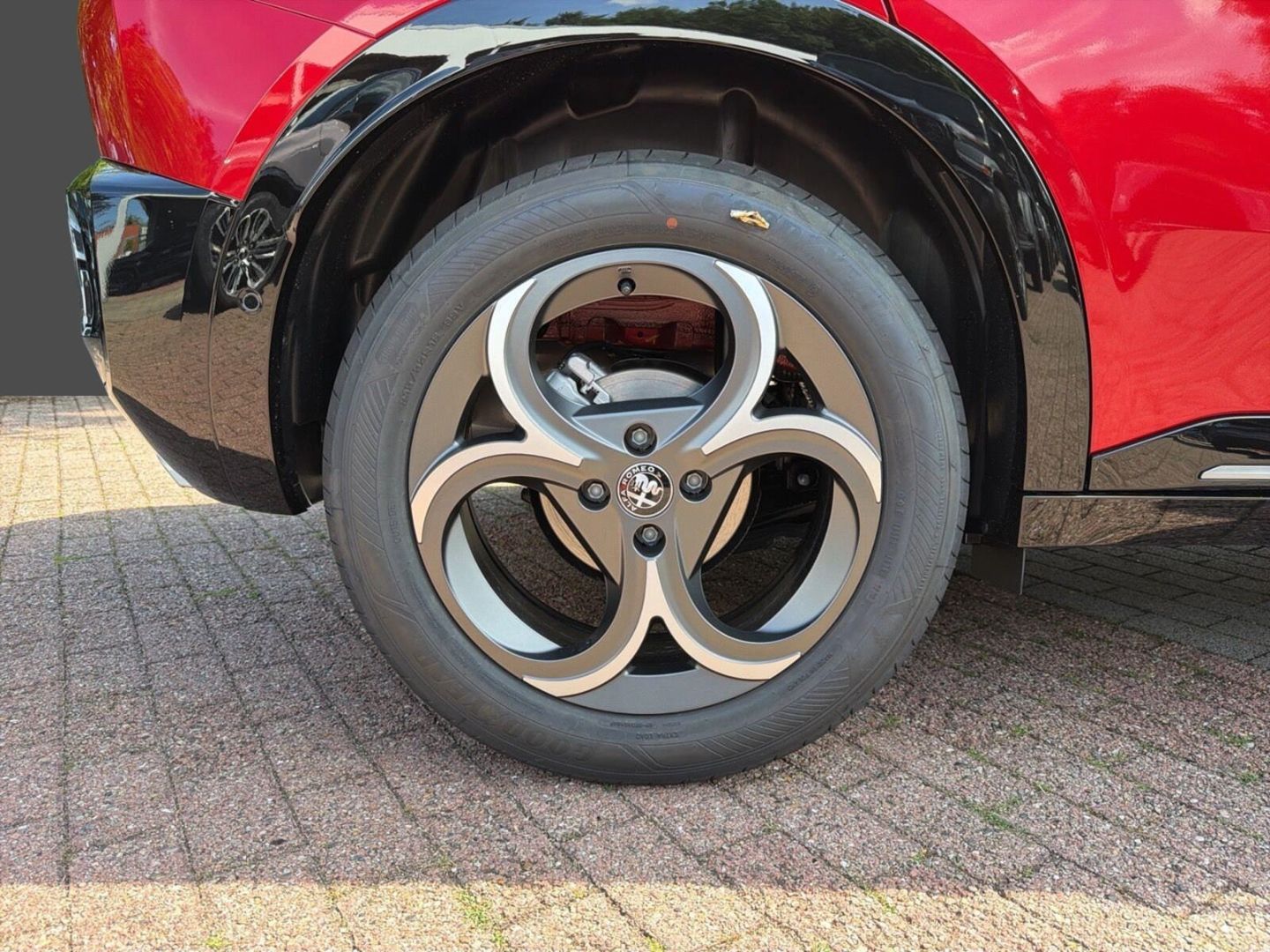 Fahrzeugabbildung Alfa Romeo Junior Ibrida Sport Speciale 1,2 VGT 107kW MY26