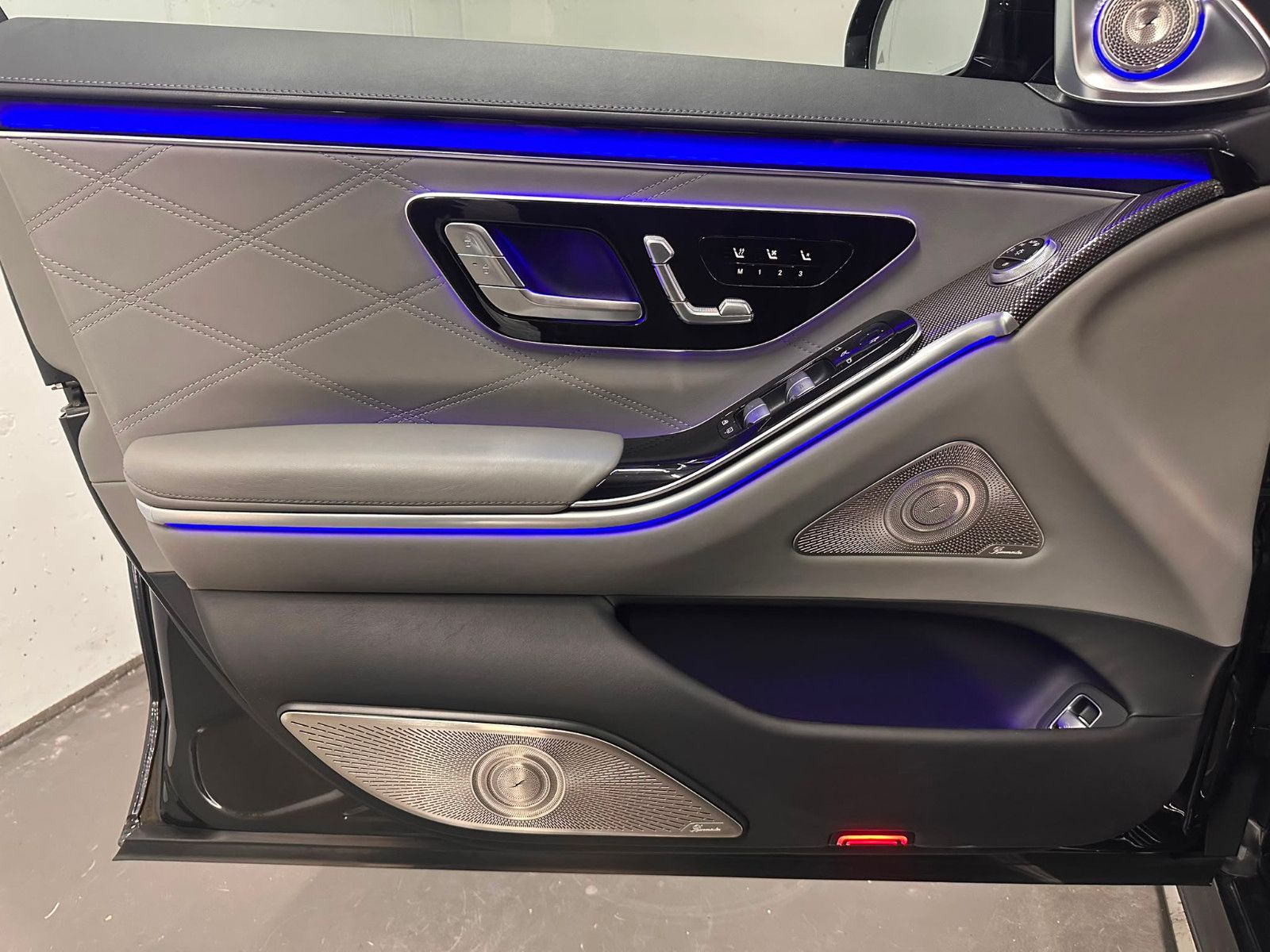 Fahrzeugabbildung Mercedes-Benz S 63 E Performance L *KERAMIK*TV*PANO*MASSAGE*