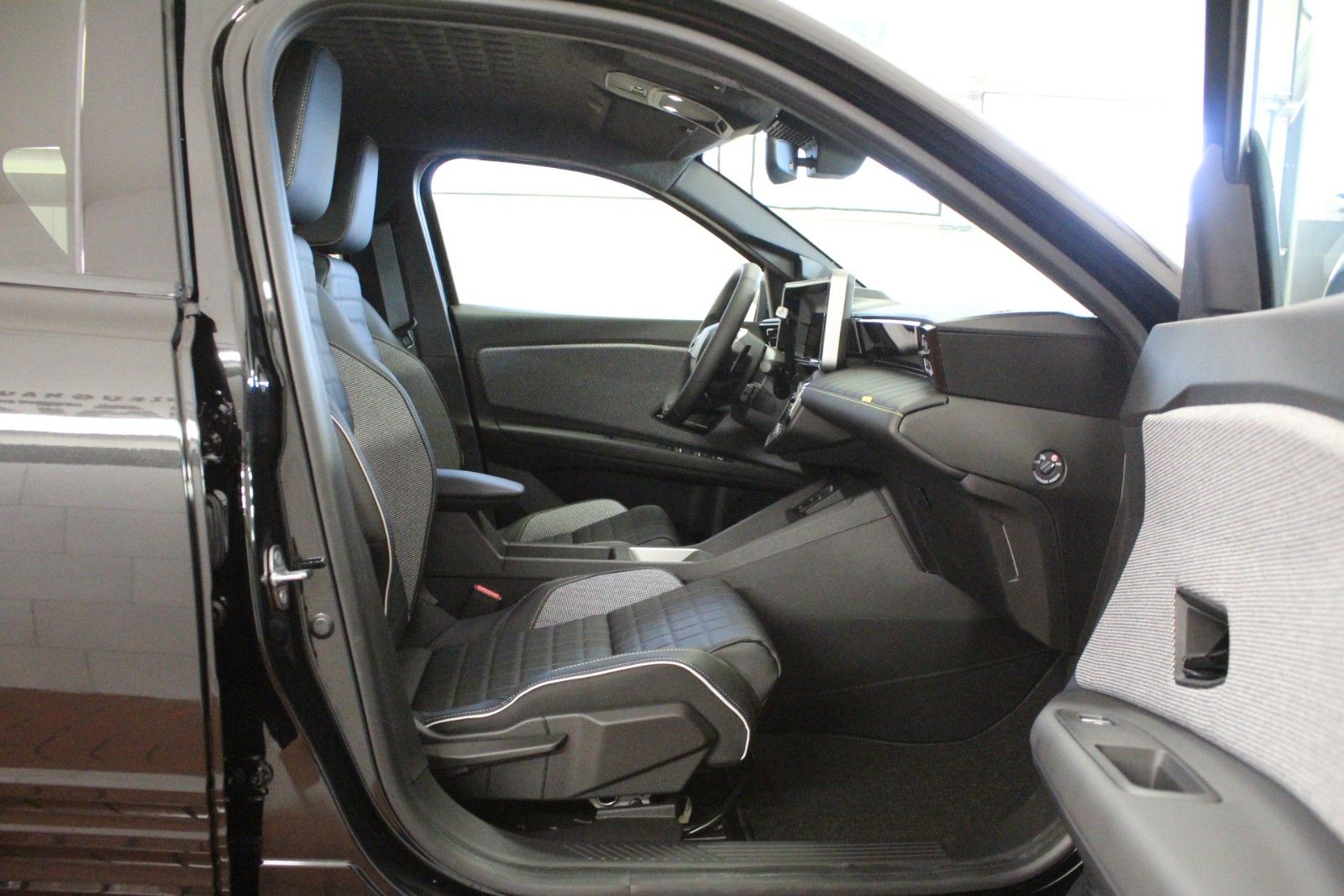 Fahrzeugabbildung Renault R 4 E-Tech 150 Comfort Range Iconic *Vollausst.*