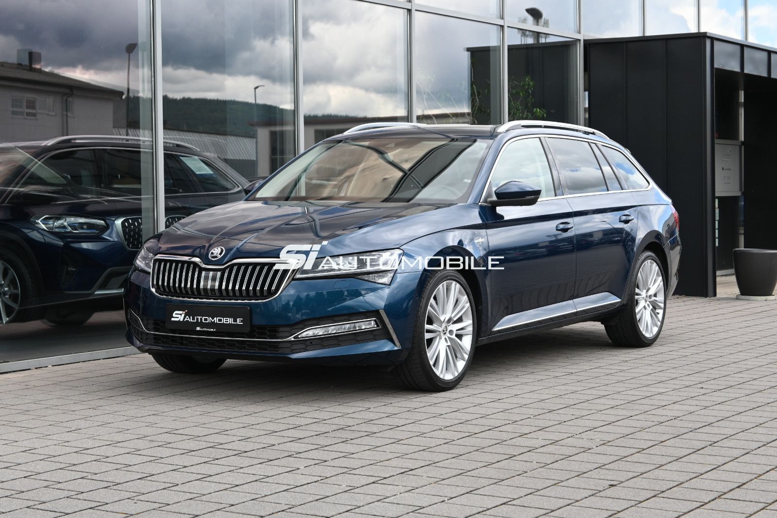 Fahrzeugabbildung SKODA Superb 2.0 TDI DSG L&K COMBI °ACC°AHK°STANDHEIZ°