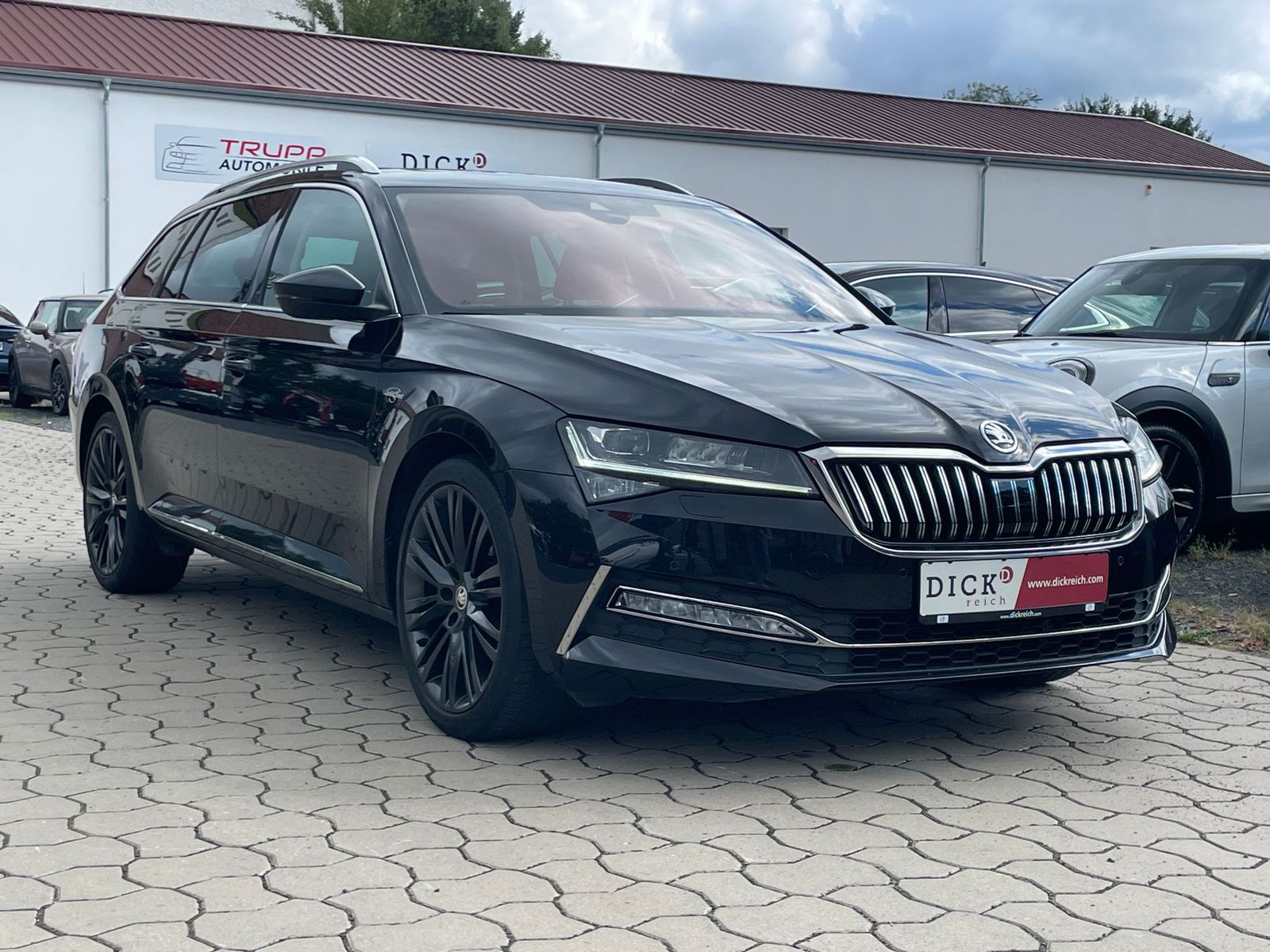 Fahrzeugabbildung SKODA Superb 1.5 TSI L&K LED/PANO/LEDER/MEMORY/CARPLAY