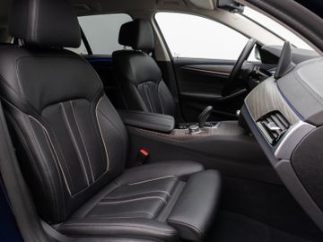 Fahrzeugabbildung BMW 520d xD Luxury Line Kamera HUD DAB HiFi DisplKey