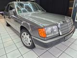 Mercedes-Benz 220 W124 - Mercedes-Benz 220: W124