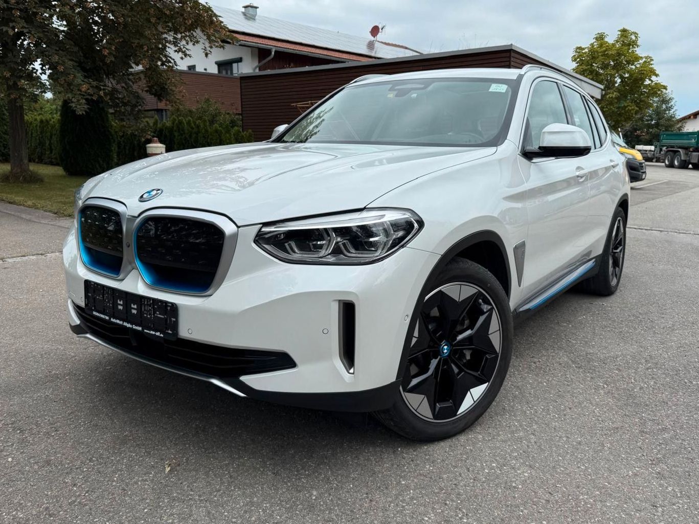 BMW iX3 Impressive / Panorama / 306 Grad / LED / 20"