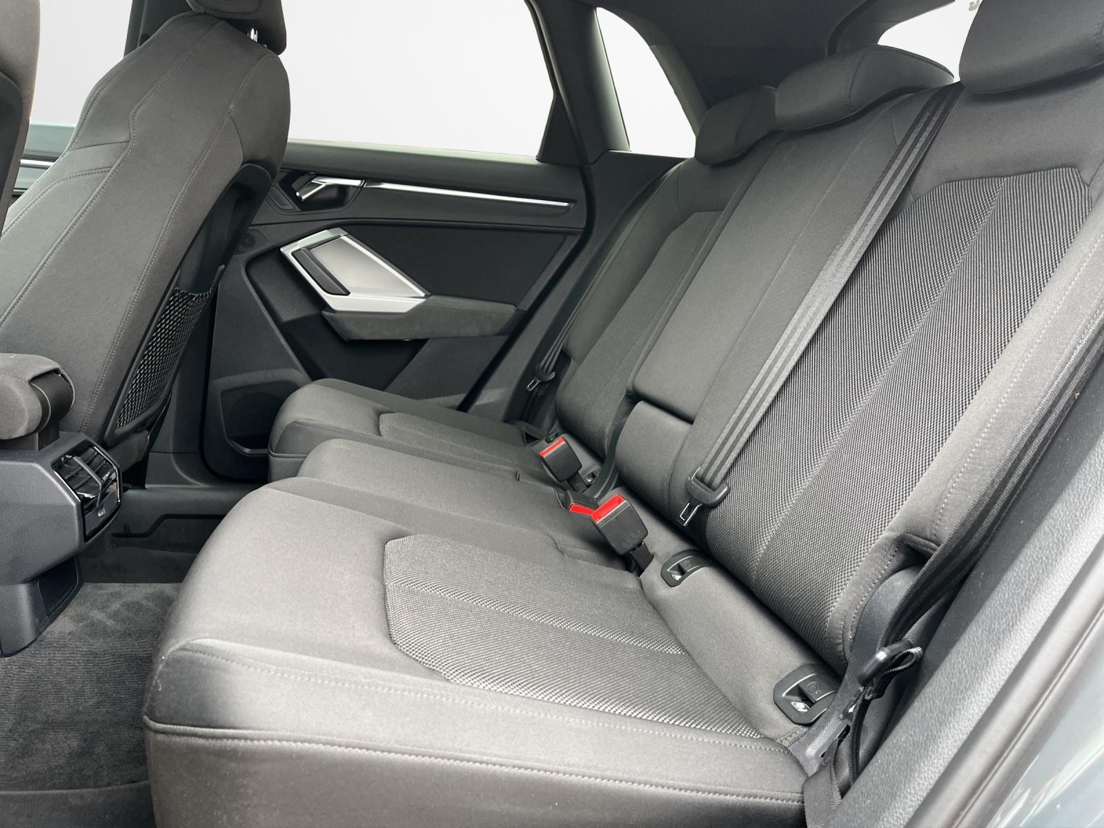 Audi Q3 35 TFSI Advanced  AHK Navi LED Kamera PDC LM 