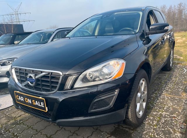 Volvo XC60 Summum AWD /Bi-Xenon/Leder/P-Dach/R-Kamera