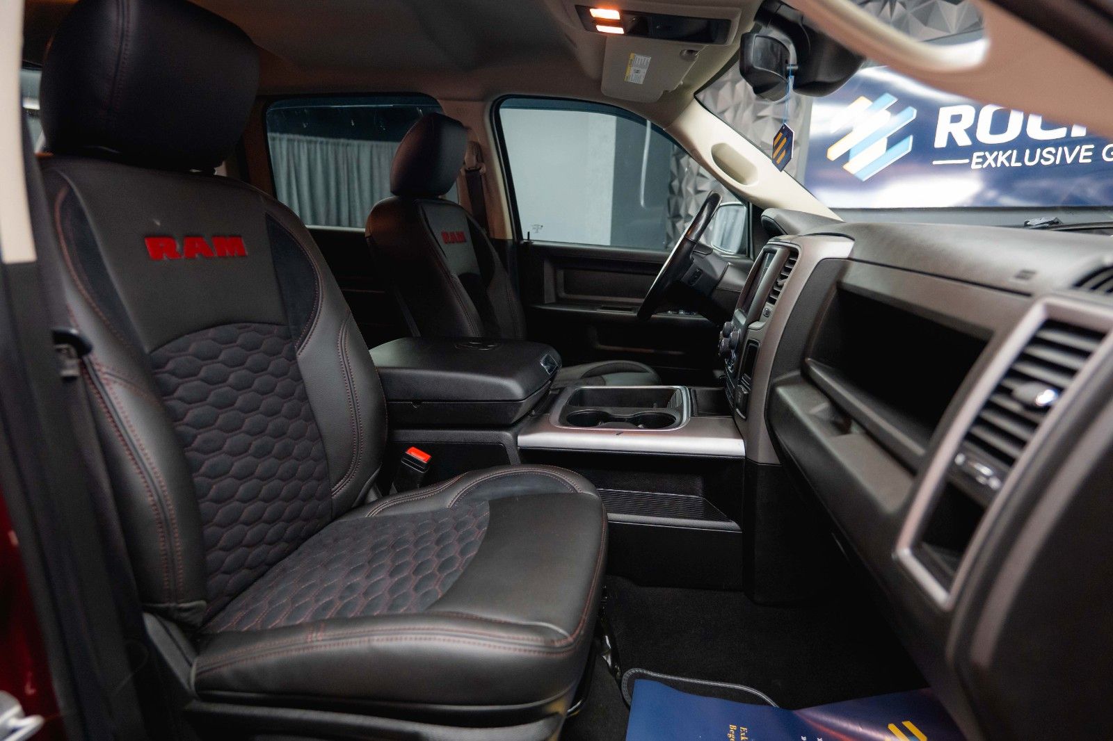 Fahrzeugabbildung Dodge RAM 5.7 V8 HEMI 4x4 OFFROAD Night-Paket *LED*AHK