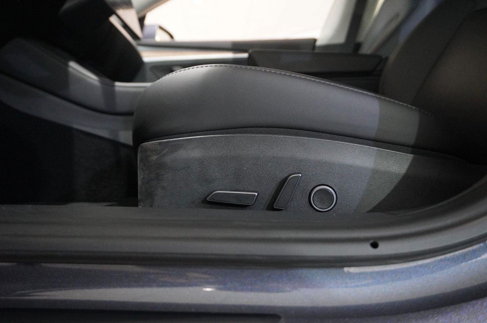 Fahrzeugabbildung Tesla Model 3 LONGRANGE DUAL-MOTOR NAVI/KAMERA/SHZ/AMD