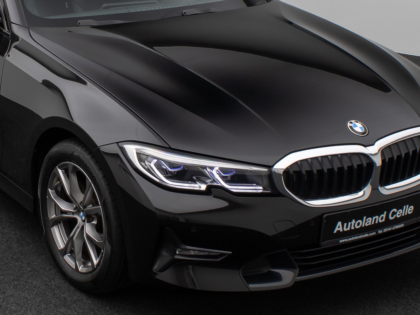 Fahrzeugabbildung BMW 320d Sport Line Panorama Laser HUD DAB HiFi AHK