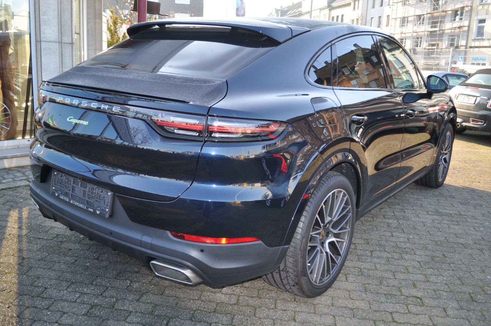 Fahrzeugabbildung Porsche Cayenne Coupe E-Hybrid Massage Belüft.Head Pano