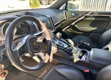 Porsche Cayenne - 8