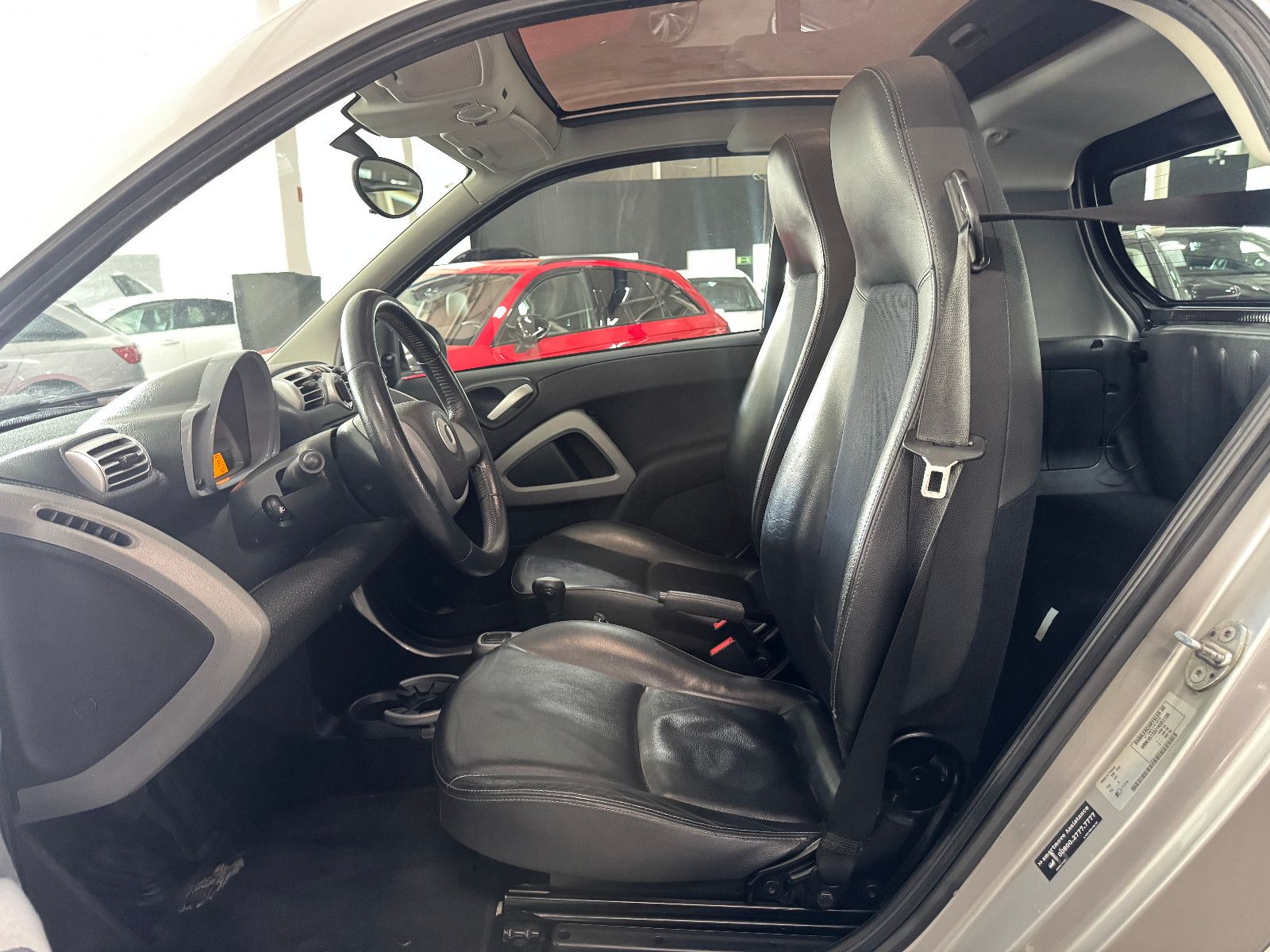 Fahrzeugabbildung Smart ForTwo 1.0 62kW PASSION AUTOMATIK LEDER KLIMA SH