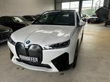 BMW iX xDrive40 Sport AHK Autobahnassistent DAP+PAP - BMW iX aus 2024