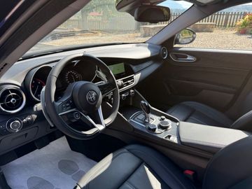Alfa-Romeo Giulia - 7