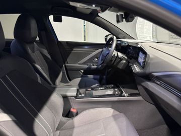 Fotografie 6 des Opel Astra Sports Tourer 1.2 Turbo Automatik GS